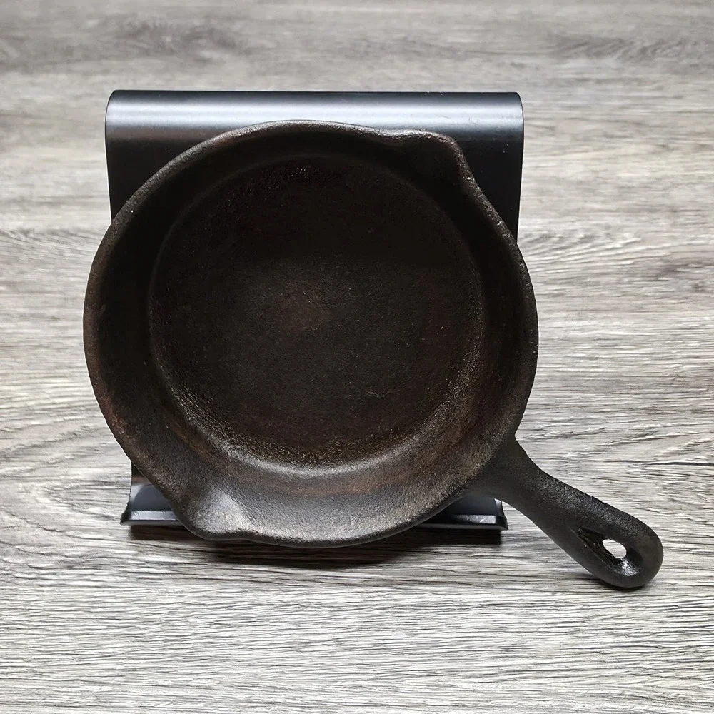 Old Mountain Miniature Cast Iron Frypan S-44 Black Skillet 4.5 Inch Collectible